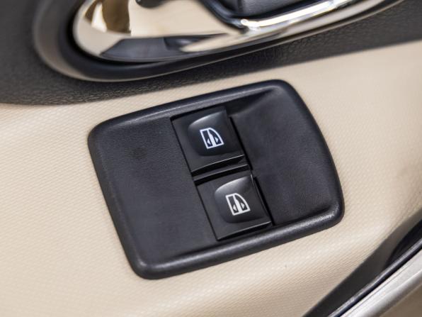 Renault Logan II Рестайлинг с пробегом 2018 года, цена 1 060 000 рублей, 84488 км, седан, Автокод Объявления