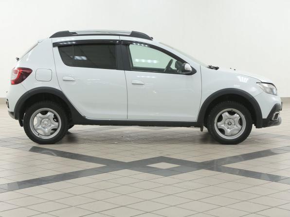 Renault Sandero II Рестайлинг с пробегом 2020 года, цена 954 000 рублей, 92600 км, хэтчбек, Автокод Объявления
