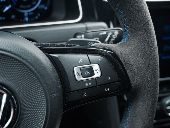 Volkswagen Golf R VII Рестайлинг с пробегом 2019 года, цена 3 550 000 рублей, 151744 км, хэтчбек, Автокод Объявления