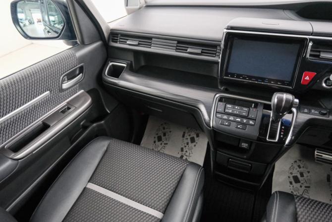 Honda Stepwgn V с пробегом 2016 года, цена 1 999 000 рублей, 89400 км, минивэн, Автокод Объявления