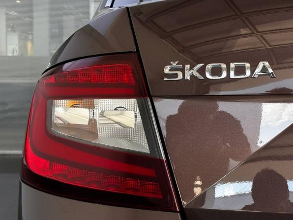 Skoda Octavia III (A7) Рестайлинг с пробегом 2017 года, цена 1 785 000 рублей, 130656 км, лифтбек, Автокод Объявления