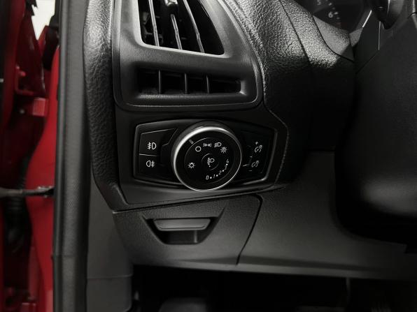 Ford Focus III Рестайлинг с пробегом 2018 года, цена 995 000 рублей, 67602 км, хэтчбек, Автокод Объявления