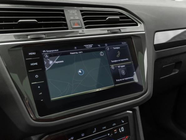 Volkswagen Tiguan II Рестайлинг с пробегом 2021 года, цена 3 880 000 рублей, 34364 км, внедорожник, Автокод Объявления