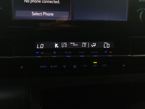 Toyota Sienna IV с пробегом 2022 года, цена 4 700 000 рублей, 129439 км, минивэн, Автокод Объявления
