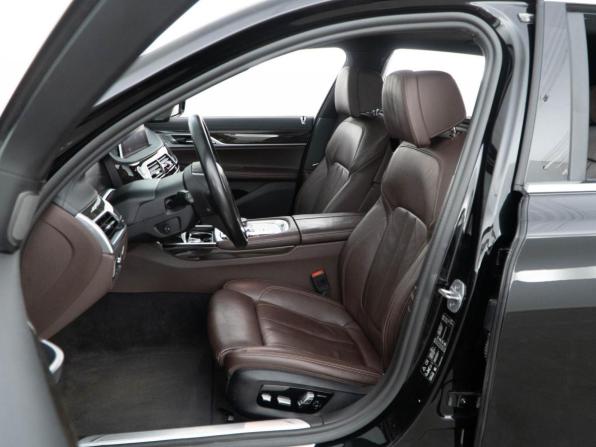 BMW 7 серии VI (G11/G12) Рестайлинг с пробегом 2019 года, цена 5 199 046 рублей, 128274 км, седан, Автокод Объявления