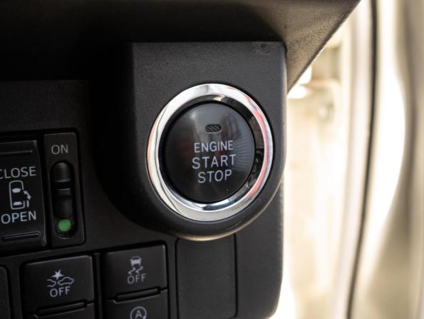 Toyota Roomy I с пробегом 2019 года, цена 1 265 000 рублей, 52076 км, микровэн, Автокод Объявления