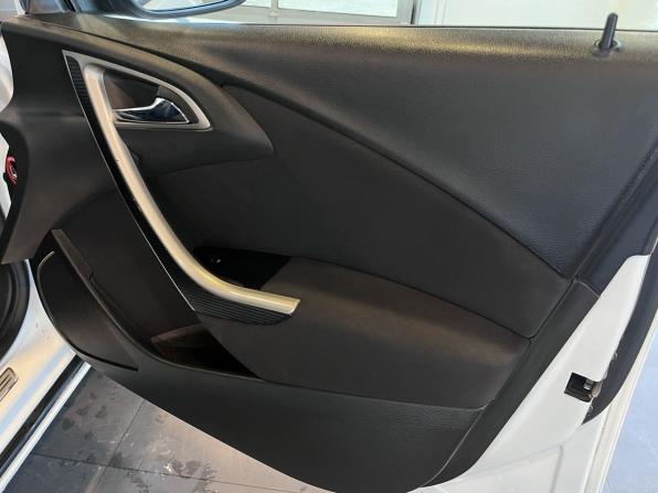 Opel Astra J с пробегом 2010 года, цена 460 000 рублей, 233237 км, хэтчбек, Автокод Объявления