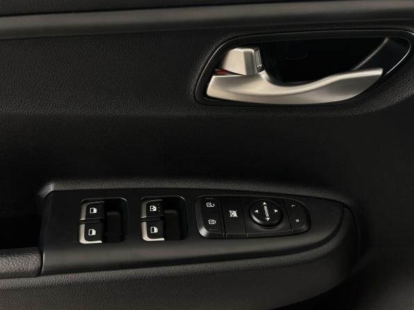 Kia Rio IV Рестайлинг с пробегом 2021 года, цена 1 715 000 рублей, 83237 км, хэтчбек, Автокод Объявления