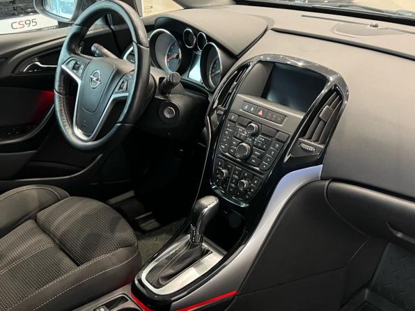 Opel Astra J Рестайлинг с пробегом 2015 года, цена 810 000 рублей, 142000 км, универсал, Автокод Объявления