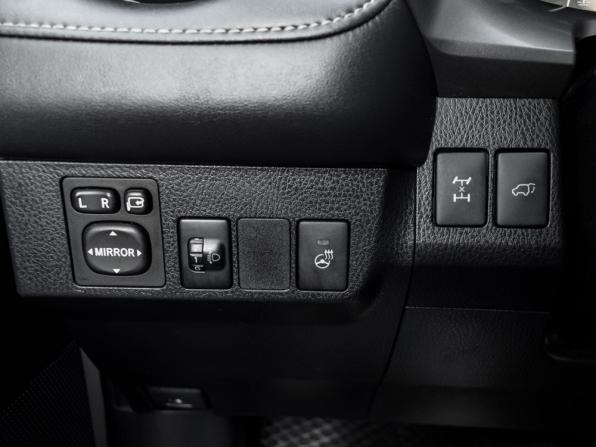 Toyota RAV4 IV (XA40) Рестайлинг с пробегом 2016 года, цена 2 200 000 рублей, 204949 км, внедорожник, Автокод Объявления