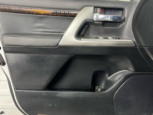 Toyota Land Cruiser 200 Series Рестайлинг 1 с пробегом 2014 года, цена 3 520 000 рублей, 292000 км, внедорожник, Автокод Объявления