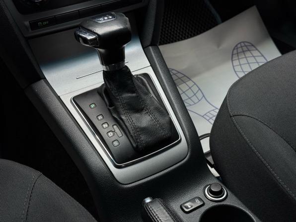 Skoda Octavia II (A5) Рестайлинг с пробегом 2012 года, цена 699 000 рублей, 235000 км, лифтбек, Автокод Объявления