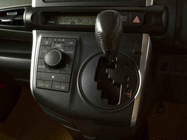 Toyota Wish II с пробегом 2012 года, цена 1 205 999 рублей, 176000 км, минивэн, Автокод Объявления