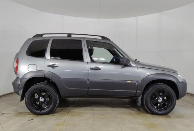 Chevrolet Niva I Рестайлинг с пробегом 2018 года, цена 850 000 рублей, 82600 км, внедорожник, Автокод Объявления