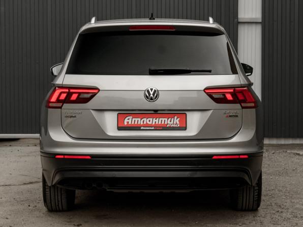 Volkswagen Tiguan II с пробегом 2017 года, цена 1 895 000 рублей, 239496 км, внедорожник, Автокод Объявления
