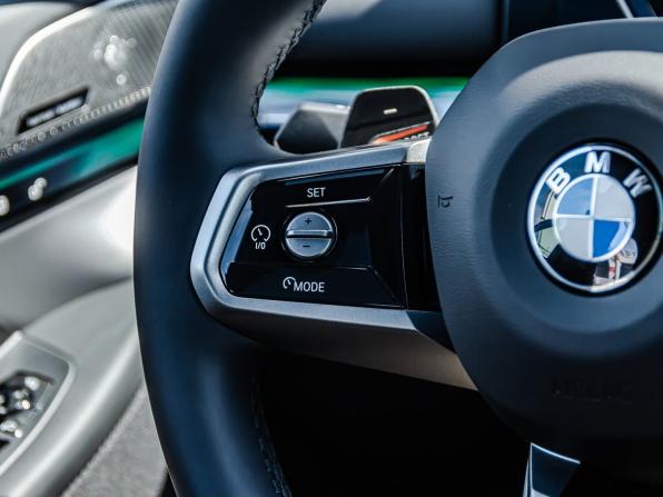 BMW 5 серии VIII (G60/G61/G68) с пробегом 2025 года, цена 8 990 000 рублей, 16 км, седан, Автокод Объявления