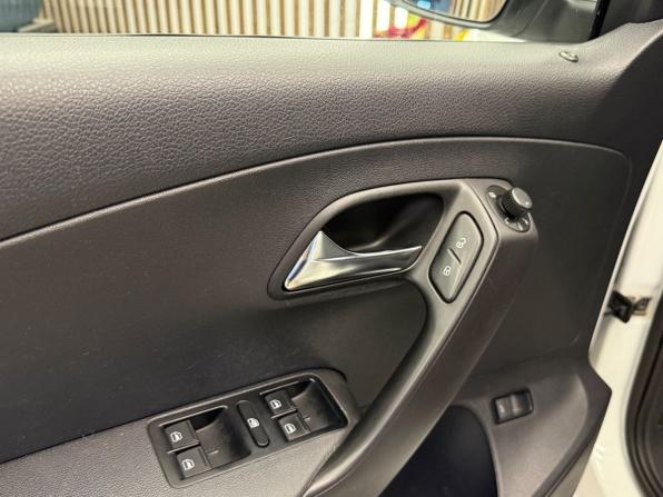 Volkswagen Polo V Рестайлинг с пробегом 2016 года, цена 1 005 000 рублей, 163000 км, седан, Автокод Объявления