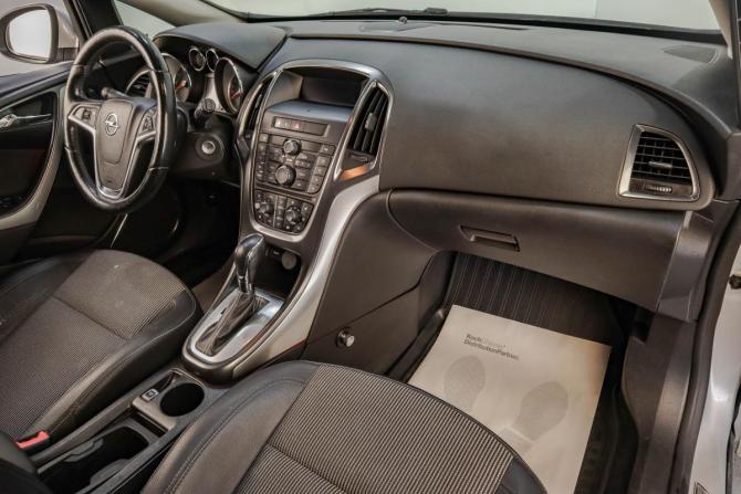 Opel Astra J с пробегом 2012 года, цена 929 000 рублей, 137000 км, хэтчбек, Автокод Объявления