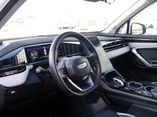Geely Atlas II с пробегом 2024 года, цена 3 048 000 рублей, 30258 км, внедорожник, Автокод Объявления