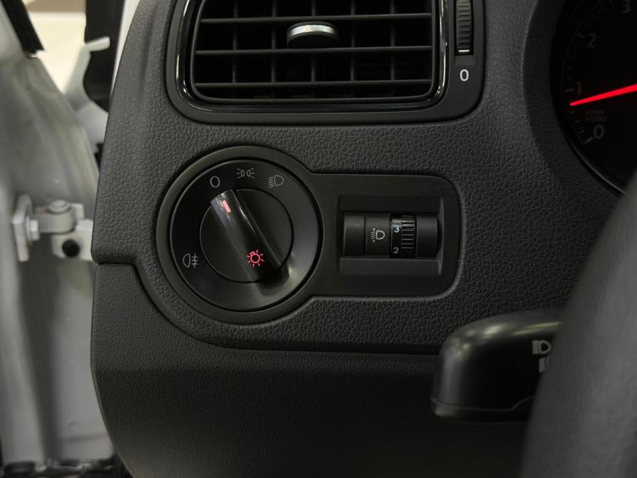 Volkswagen Polo V Рестайлинг Санкт-Петербург  - изображение 18