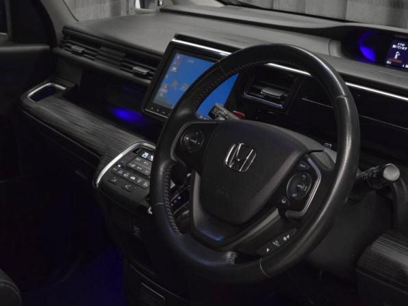 Honda Stepwgn V с пробегом 2016 года, цена 1 775 000 рублей, 101000 км, минивэн, Автокод Объявления
