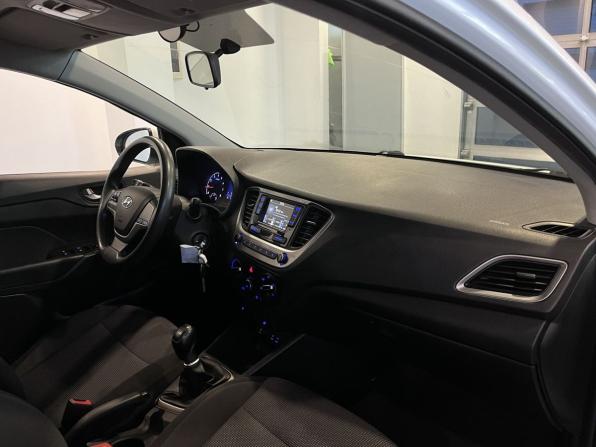 Hyundai Solaris II с пробегом 2018 года, цена 900 000 рублей, 107749 км, седан, Автокод Объявления