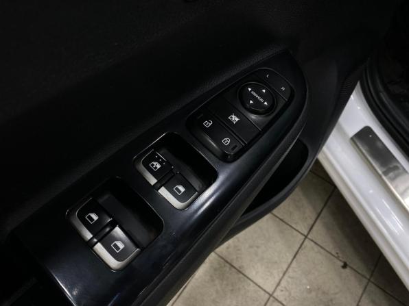 Kia Rio IV Рестайлинг с пробегом 2022 года, цена 1 750 000 рублей, 63500 км, седан, Автокод Объявления