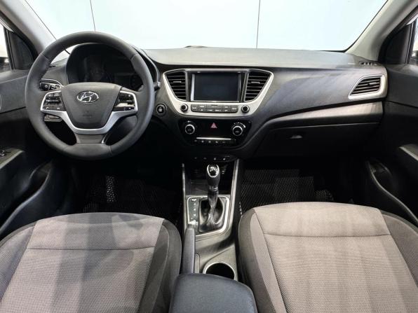 Hyundai Solaris II с пробегом 2017 года, цена 1 345 000 рублей, 163250 км, седан, Автокод Объявления