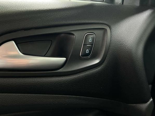 Ford Kuga II Рестайлинг с пробегом 2017 года, цена 1 780 000 рублей, 80400 км, внедорожник, Автокод Объявления