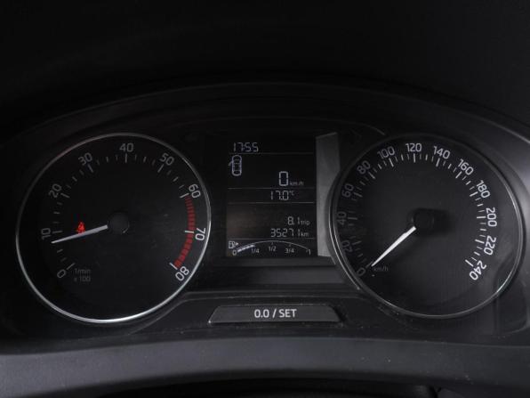 Skoda Rapid I с пробегом 2017 года, цена 1 280 000 рублей, 35271 км, лифтбек, Автокод Объявления