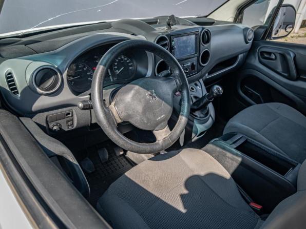 Peugeot Partner II с пробегом 2011 года, цена 565 000 рублей, 215205 км, фургон, Автокод Объявления