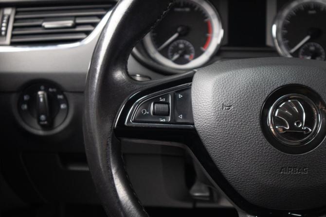Skoda Octavia III (A7) Рестайлинг с пробегом 2019 года, цена 1 699 000 рублей, 180518 км, лифтбек, Автокод Объявления
