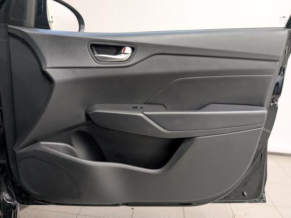 Hyundai Solaris II Рестайлинг с пробегом 2022 года, цена 1 730 000 рублей, 61441 км, седан, Автокод Объявления