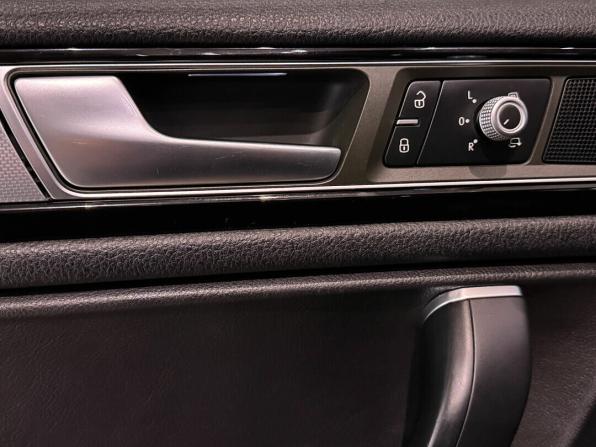 Volkswagen Touareg II Рестайлинг с пробегом 2015 года, цена 2 175 000 рублей, 208366 км, внедорожник, Автокод Объявления