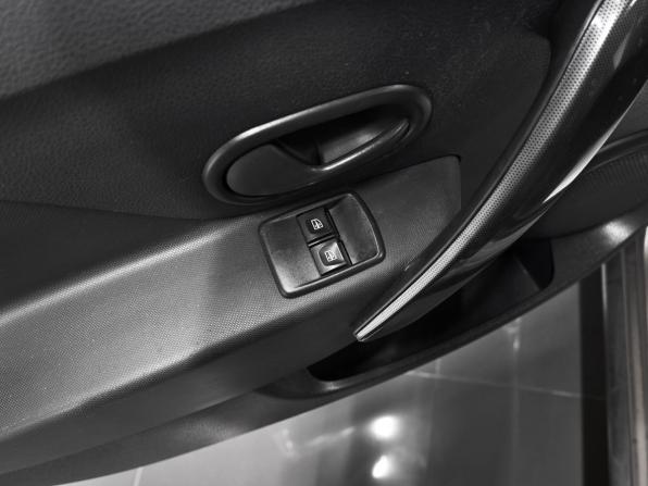 Renault Sandero II Рестайлинг с пробегом 2019 года, цена 1 165 000 рублей, 67670 км, хэтчбек, Автокод Объявления