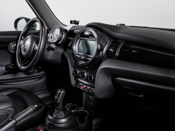 Mini Hatch III (F55/F56) Рестайлинг с пробегом 2018 года, цена 1 850 000 рублей, 64292 км, хэтчбек, Автокод Объявления