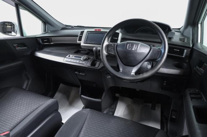 Honda Freed I Рестайлинг с пробегом 2014 года, цена 1 299 000 рублей, 64700 км, компактвэн, Автокод Объявления