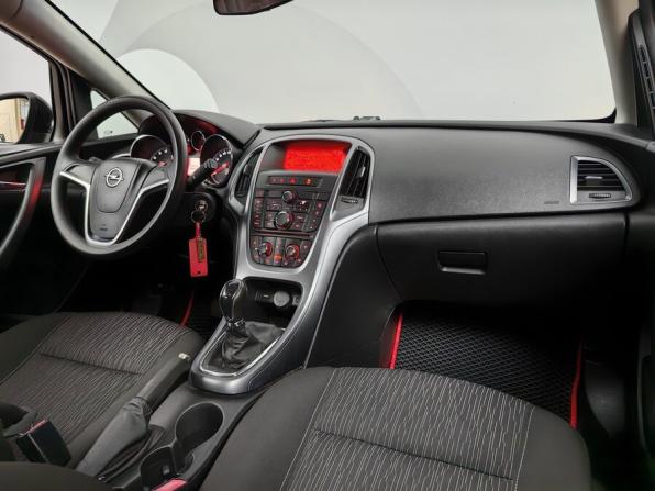 Opel Astra J Рестайлинг с пробегом 2013 года, цена 651 000 рублей, 240000 км, универсал, Автокод Объявления