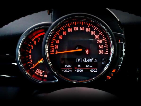 Mini Hatch III (F55/F56) Рестайлинг с пробегом 2019 года, цена 1 915 000 рублей, 42925 км, хэтчбек, Автокод Объявления