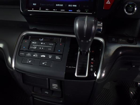 Honda Stepwgn V Рестайлинг с пробегом 2021 года, цена 2 599 997 рублей, 99036 км, минивэн, Автокод Объявления