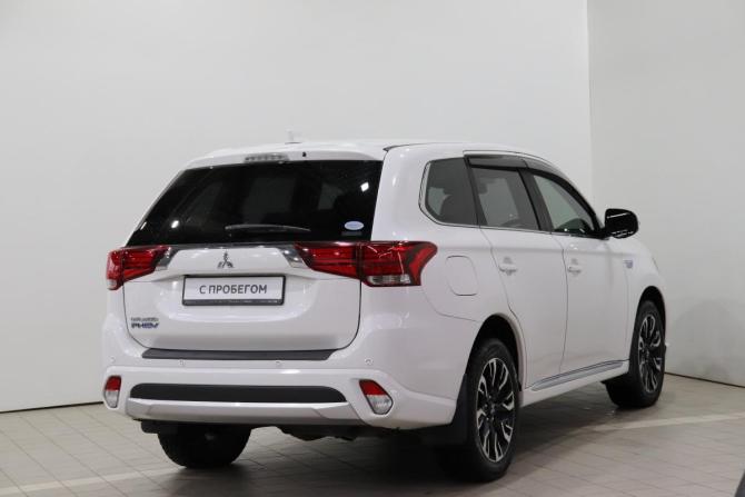 Mitsubishi Outlander III Рестайлинг 2 с пробегом 2017 года, цена 2 130 000 рублей, 123527 км, внедорожник, Автокод Объявления