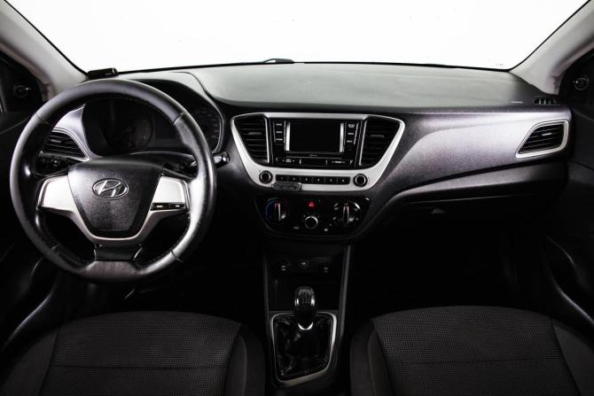 Hyundai Solaris II с пробегом 2017 года, цена 749 000 рублей, 273000 км, седан, Автокод Объявления