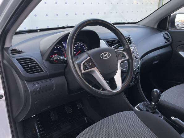 Hyundai Solaris I с пробегом 2013 года, цена 870 000 рублей, 128031 км, хэтчбек, Автокод Объявления