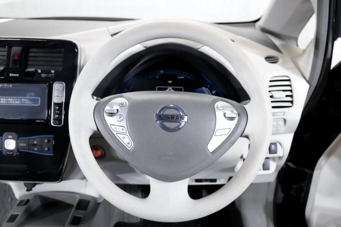 Nissan Leaf I (ZE0/AZE0) с пробегом 2012 года, цена 499 000 рублей, 65500 км, хэтчбек, Автокод Объявления