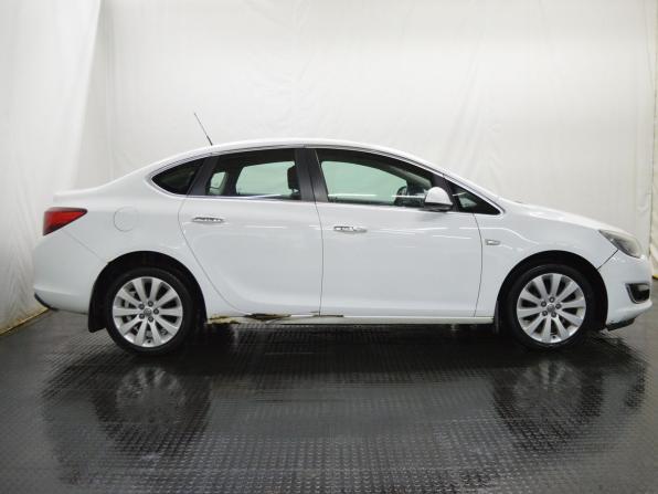 Opel Astra J Рестайлинг с пробегом 2013 года, цена 640 000 рублей, 241319 км, седан, Автокод Объявления