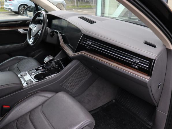 Volkswagen Touareg III с пробегом 2019 года, цена 5 099 000 рублей, 110935 км, внедорожник, Автокод Объявления