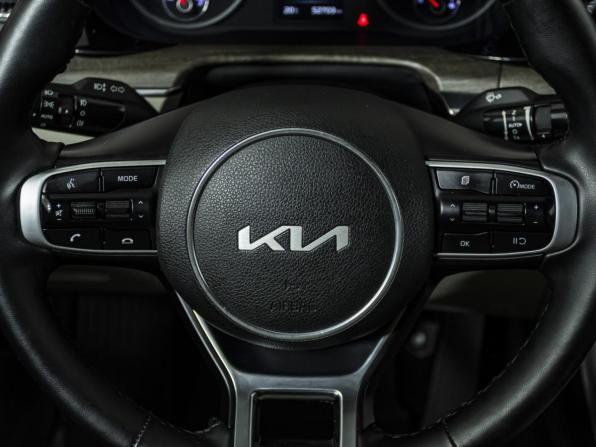 Kia K5 III с пробегом 2022 года, цена 2 645 000 рублей, 52680 км, седан, Автокод Объявления