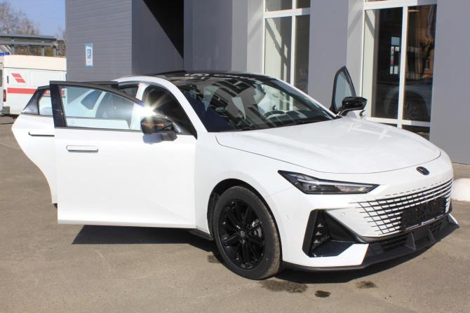 Новый Changan UNI-V I 2024 года, цена 3 329 900 рублей, лифтбек, Автокод Объявления