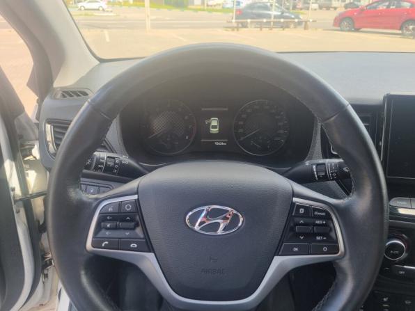 Hyundai Solaris II Рестайлинг с пробегом 2022 года, цена 1 575 000 рублей, 93000 км, седан, Автокод Объявления