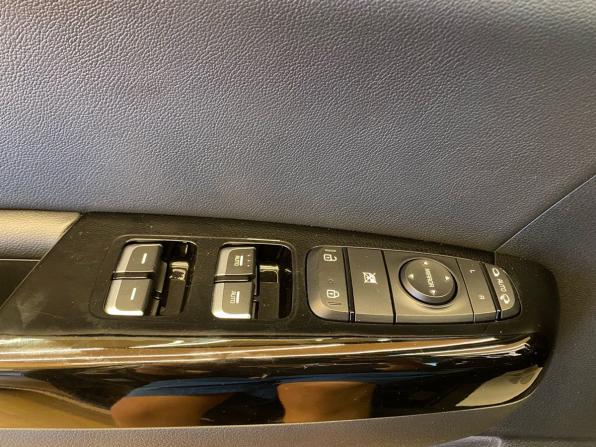Kia Sportage IV Рестайлинг с пробегом 2018 года, цена 2 089 000 рублей, 182000 км, внедорожник, Автокод Объявления